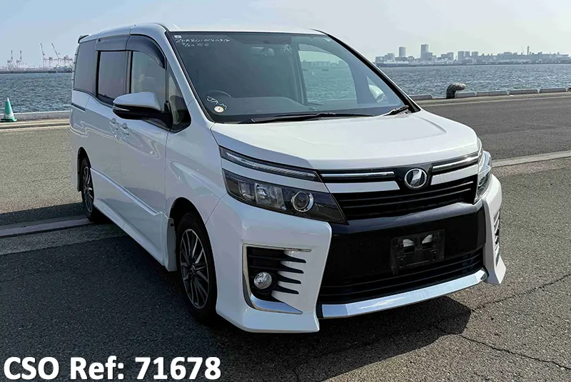 Toyota / Voxy 2015